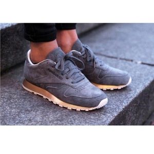 Reebok Classic Leather Sneakers with Metallic size 6.5